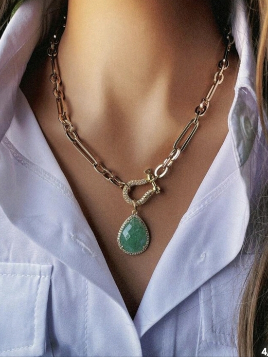 Jewelry - 💚💛NEW💚💛 STUNNING!! PaperClip Green Natural Stone And CZ Horseshoe Necklace
